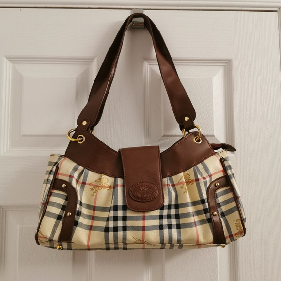 Burberry Handbags - Burberry shoulder purse